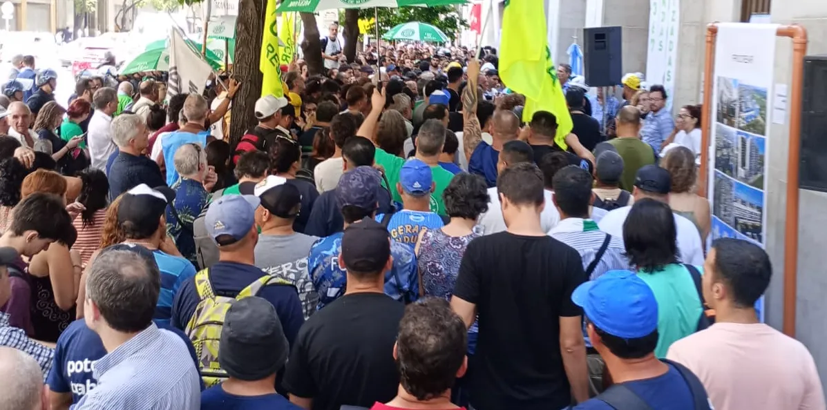 Abrazo simbólico contra el cierre de la Secretaría de Desarrollo Territorial, Hábitat y Vivienda