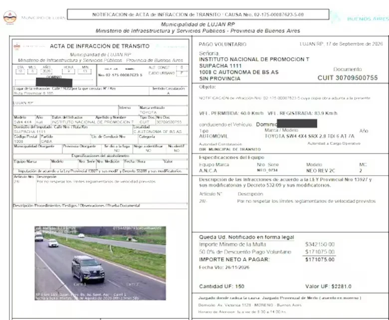Una de las multas del auto oficial que usa Adorni, fechada el 8 de agosto, cuando ya no era funcionario.