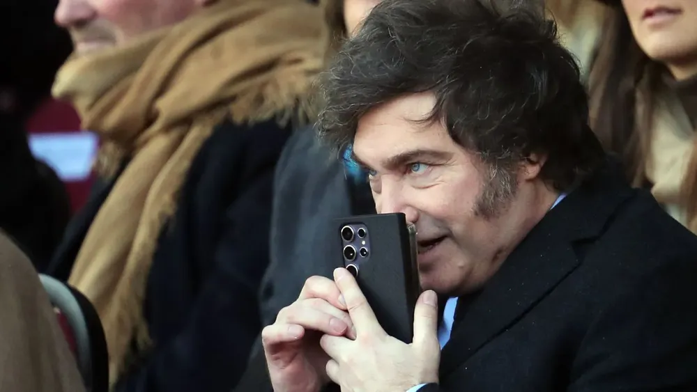 Milei demora el arranque de campaña bonaerense y crece el desconcierto en LLA