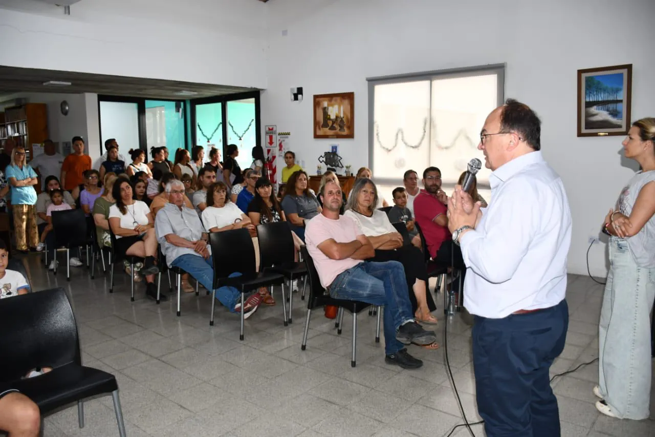 Salomón participó del cierre de los talleres culturales en Del Carril