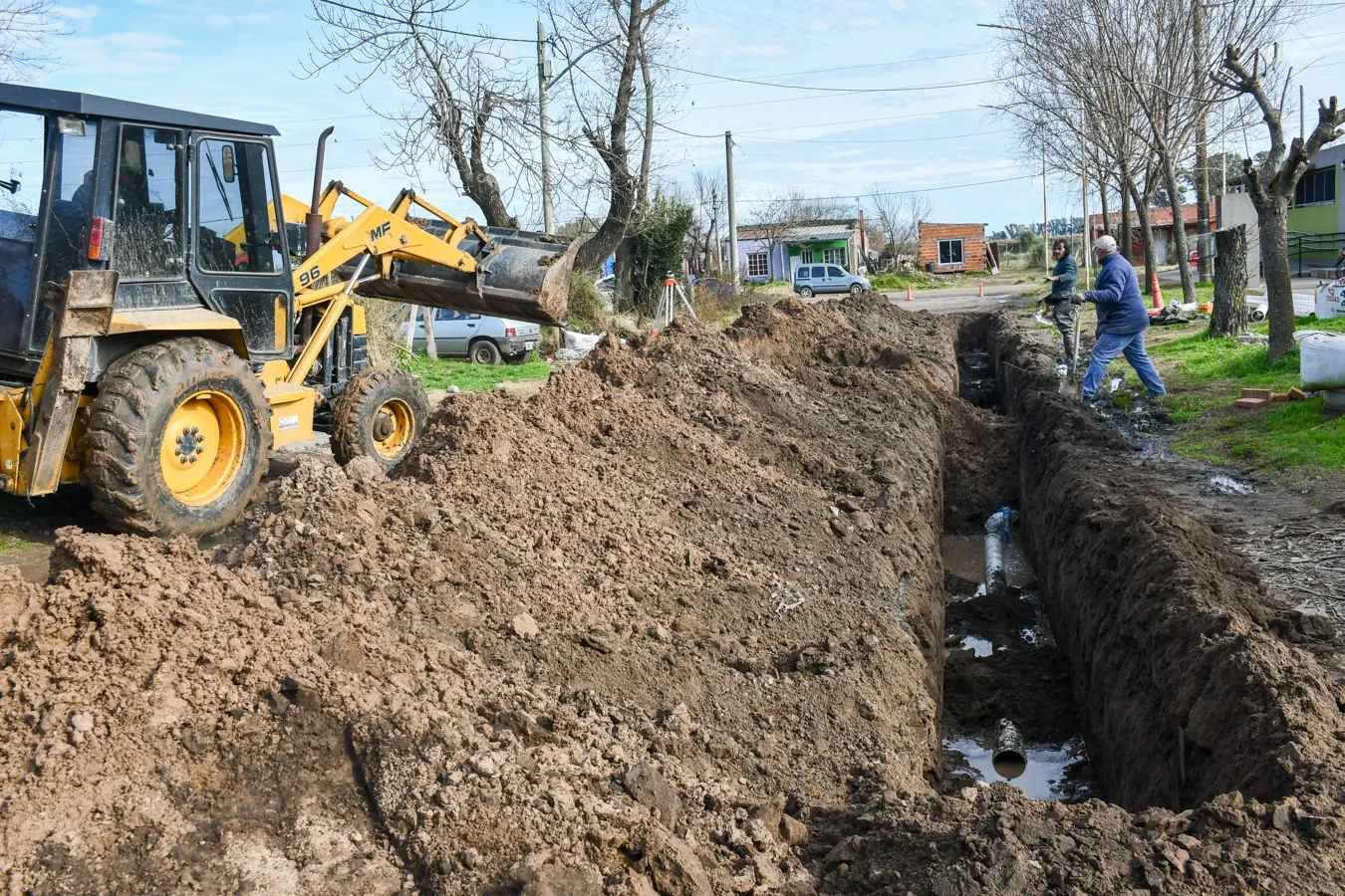 Avanza la obra de ampliación del servicio de cloacas en el barrio La Carlota
