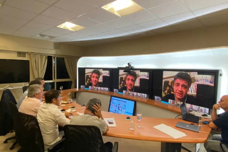 Fernandez realizo videoconferencia con intendentes y ratifico que nadie se salva solo