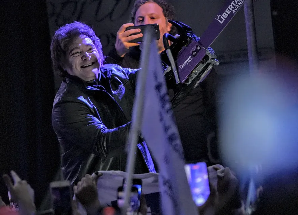 Restricciones, ausencias y ataques: Milei se lanzó en PBA