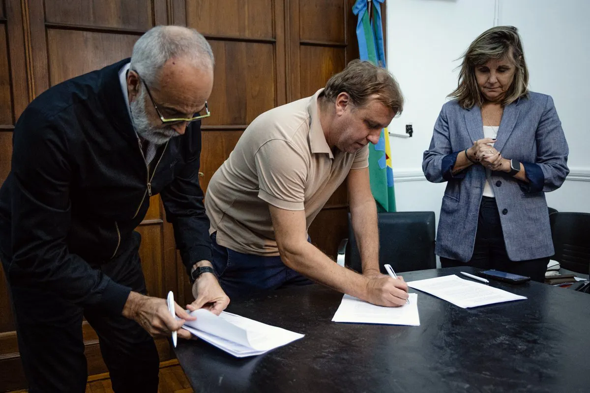 Firma de convenio para impulsar la puesta en valor del Complejo Balneario Punta Mogotes.