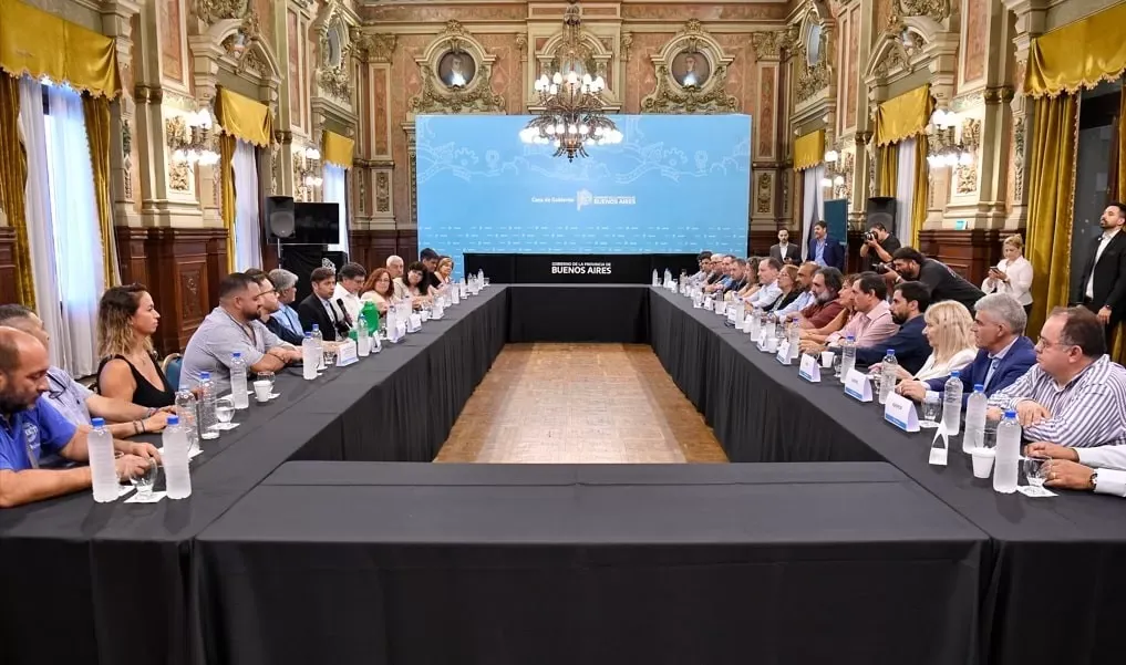 Gobierno bonaerense convoco a estatales y docentes para revisar acuerdo salarial