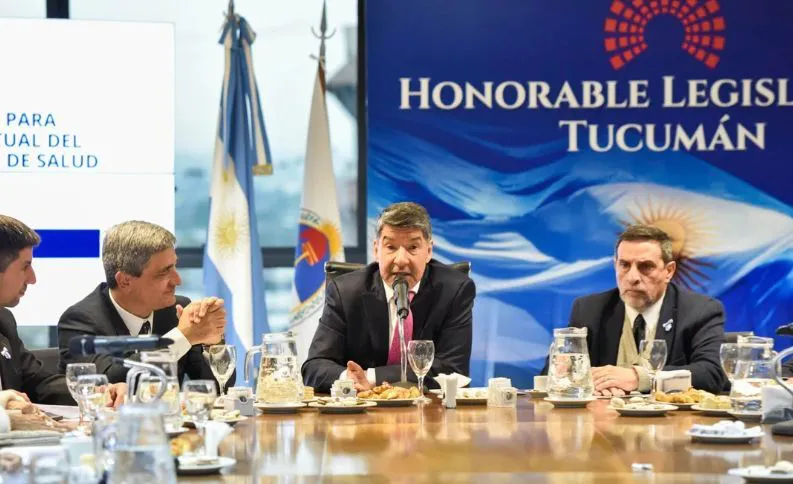 Los diputados se reunieron en Tucumán