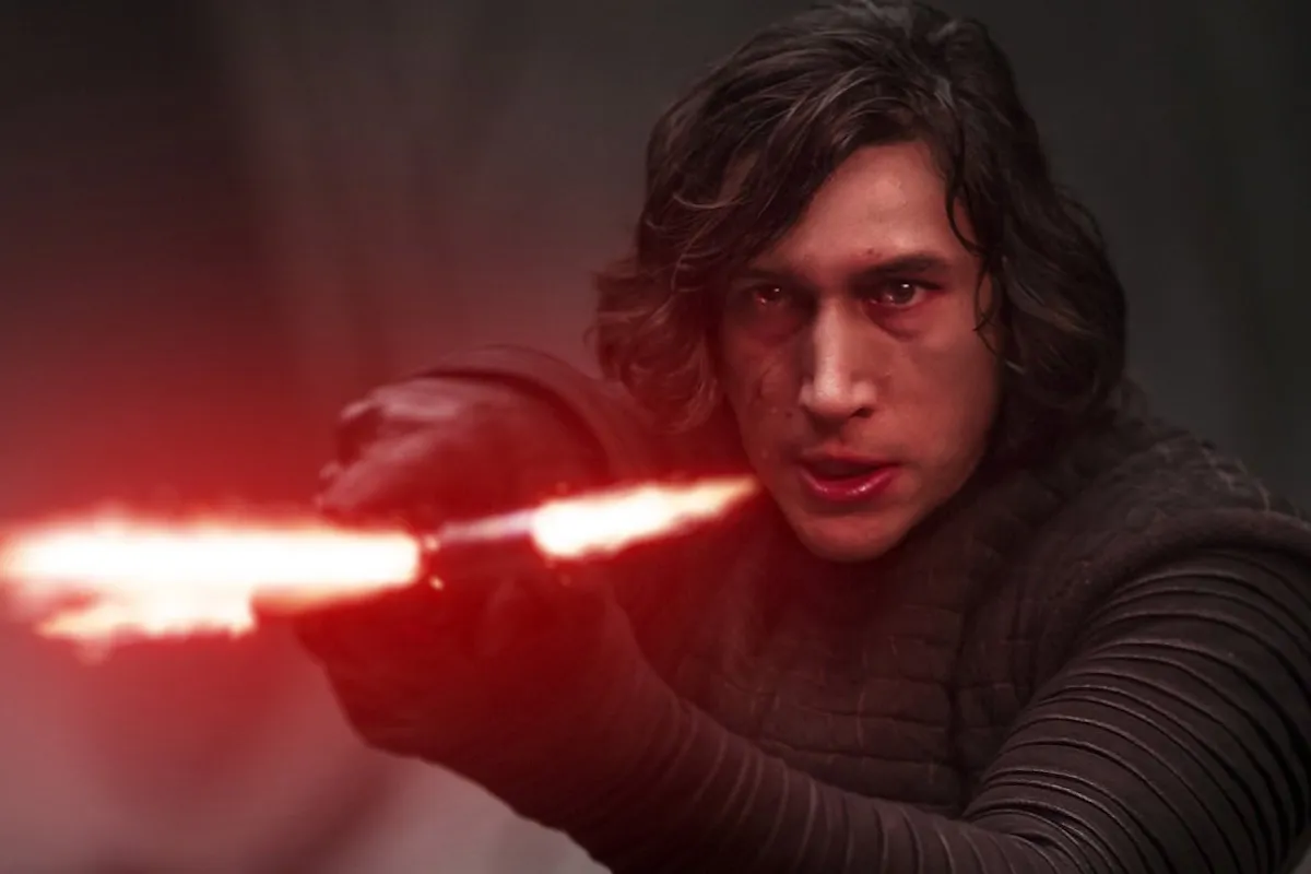 Adam Driver como Kylo Ren