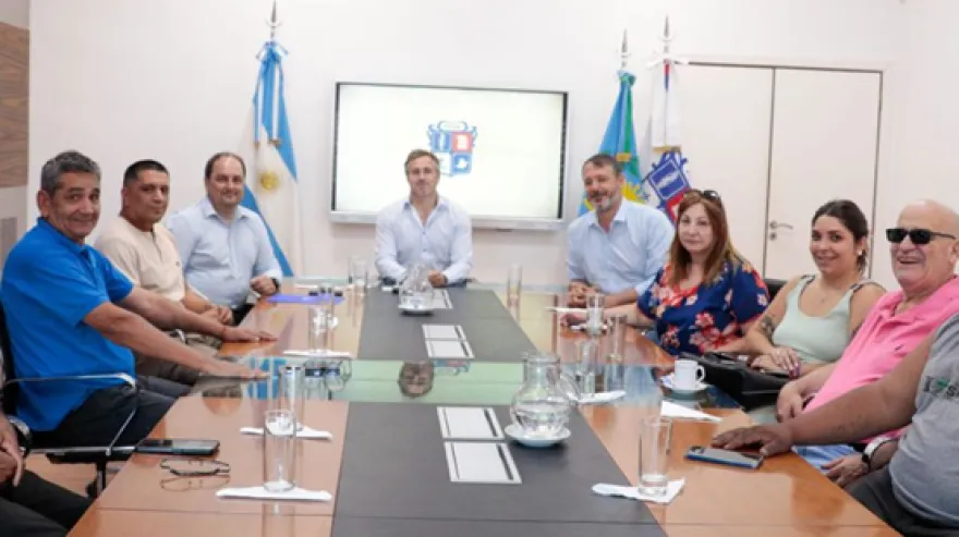 Achával anunció aumento para los municipales.