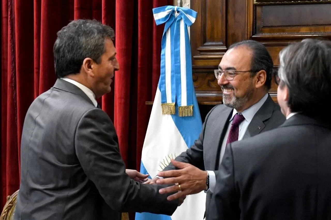 La CAF otorgo un prestamo por US$ 375 millones a YPF para financiar las transicion energetica