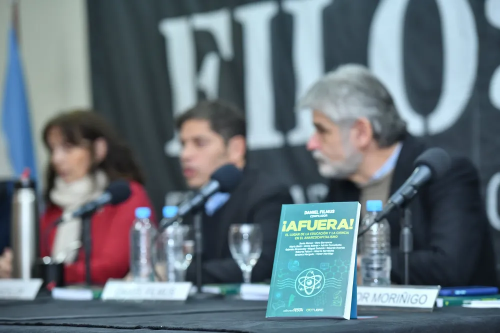 ¡AFUERA! el libro que desmonta falacias y aporta al debate para escapar a la destrucción