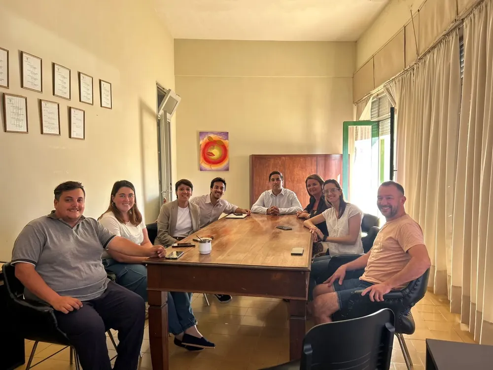 Fuerte agenda en Gonzales Chaves articulación provincial y viviendas para policías