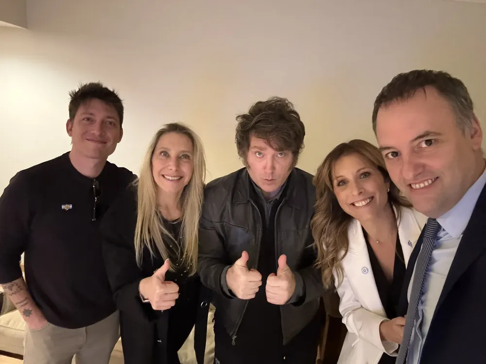 Manuel Adorni, Santiago Caputo, Javier Milei y Karina Milei
