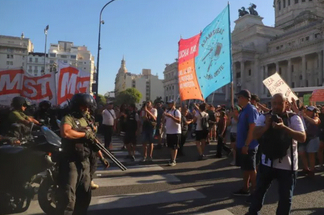 Organizaciones de izquierda y del sindicalismo combativo vuelven a protestar contra la Ley Bases.