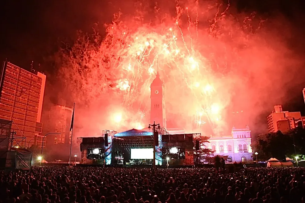 Aniversario de La Plata música, cultura y una multitud en Plaza Moreno