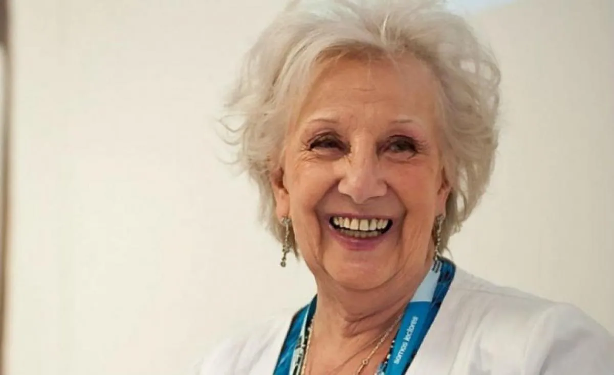 Estela de Carlotto analiza hacer una presentación judicial por lo de las bolsas negras en Plaza de Mayo