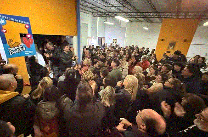 Echarren celebró el triunfo en Castelli.