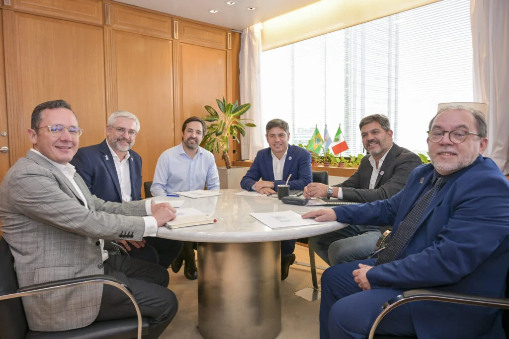 Kicillof y Bianco con funcionarios regionales