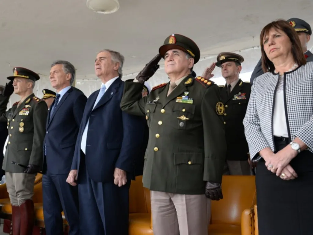 Paños fríos: Macri dio más aumento a las FFAA