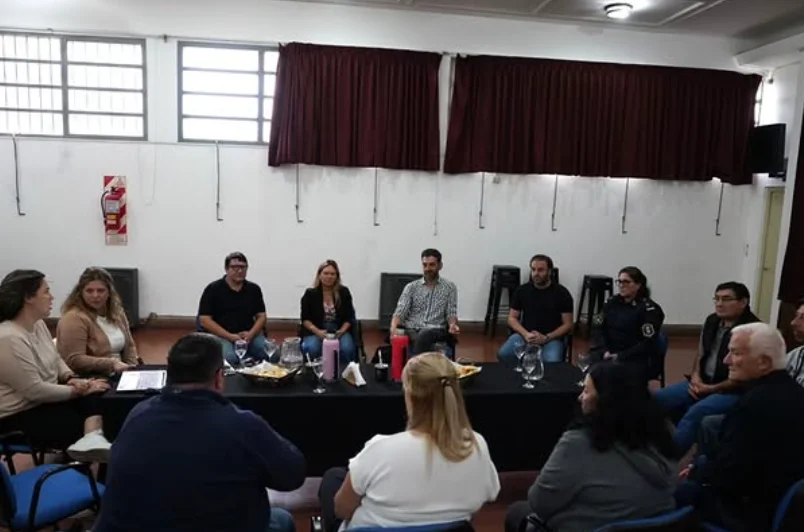 Cerezo encabezó una reunión clave por convivencia escolar y anunció nuevas obras