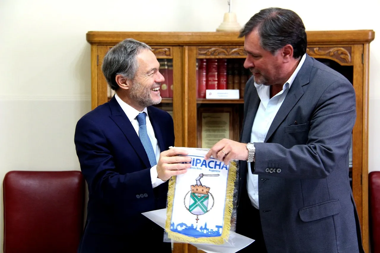 Federico recibió al ministro Ferrari en Suipacha