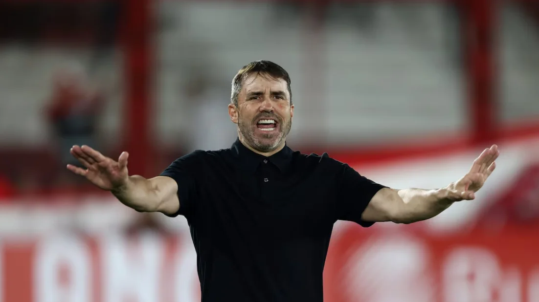 Coudet debutó como DT de River con un triunfo ante Huracán.