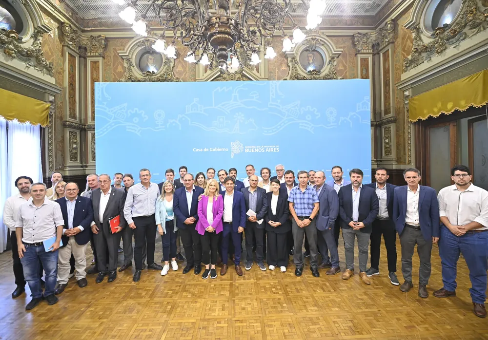 Lucía Gómez con Axel Kicillof