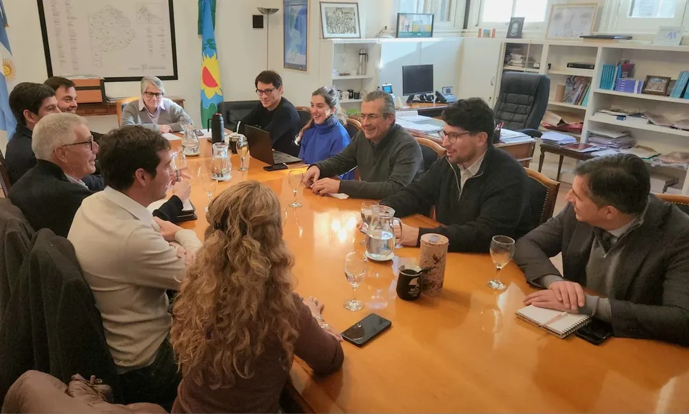Transporte escolar, obras y jefaturas: el mapa de reclamos radicales a la Provincia.