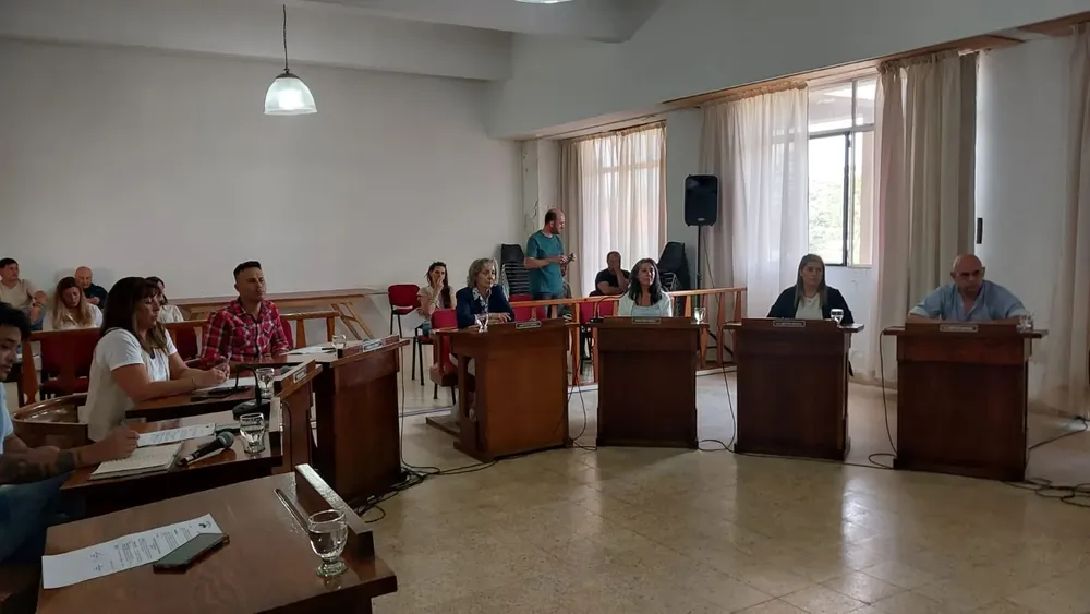 “LLA nunca más”: fuerte choque en Tornquist por el salario municipal (Sesión del Concejo)