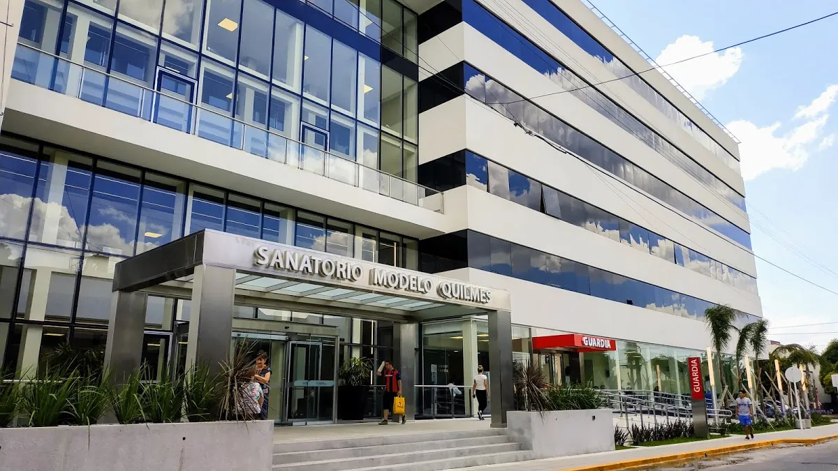 Despidos y protesta en el Sanatorio Modelo Quilmes