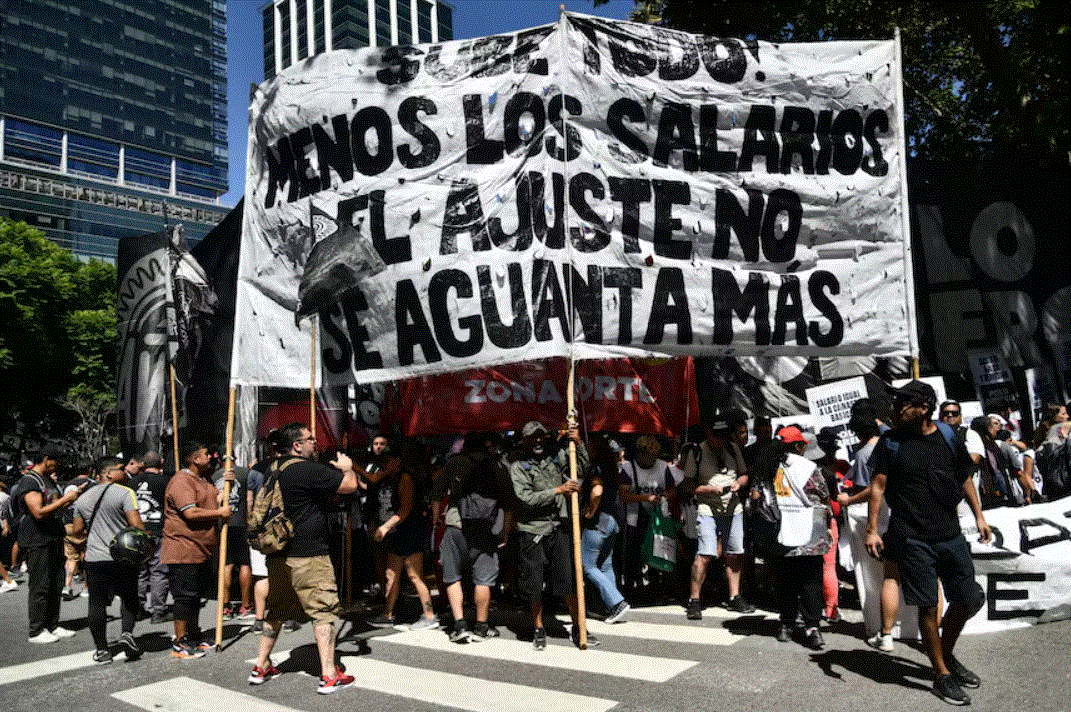 Buscan definir un nuevo piso salarial .
