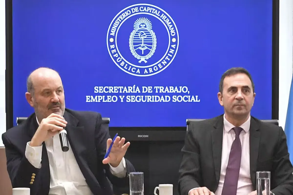 Federico Sturzenegger y Julio Cordero, principales impulsores de la reforma laboral.