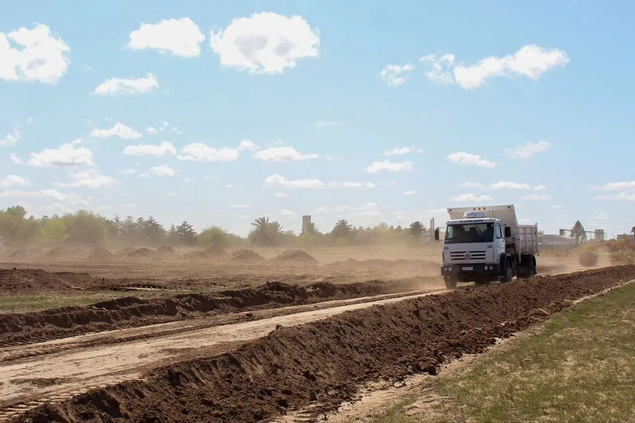 Gianini recorrió los avances de obras para los 150 lotes residenciales  2