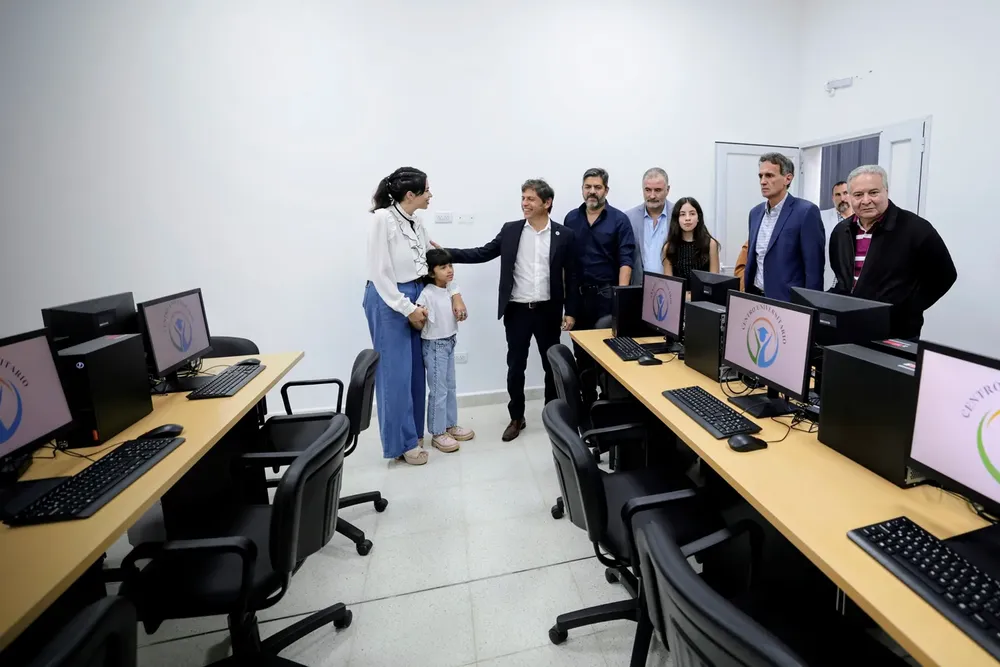 Kicillof inauguró el primer centro universitario de Ramallo5