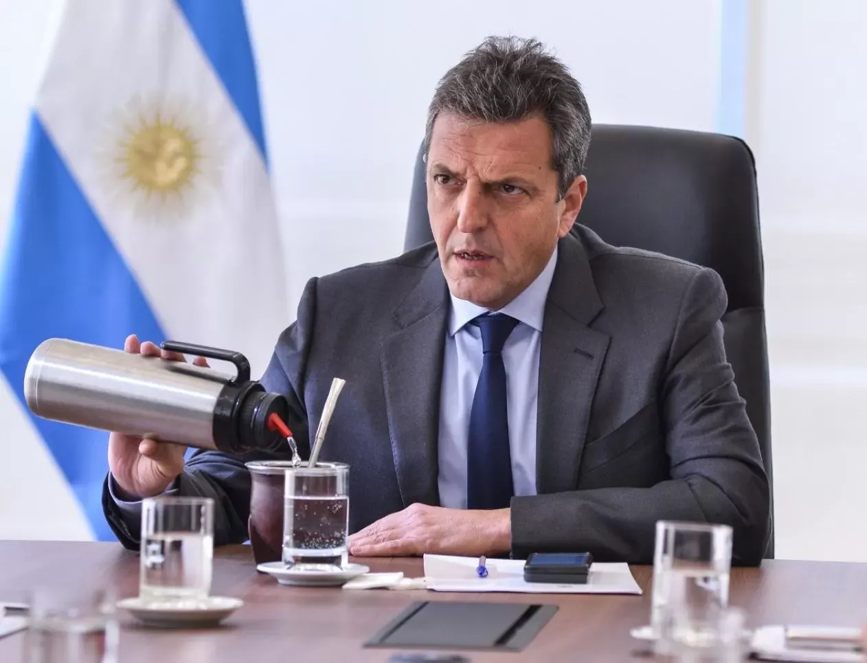 Con eje en la gestion, Sergio Massa mantuvo una reunion de gabinete economico