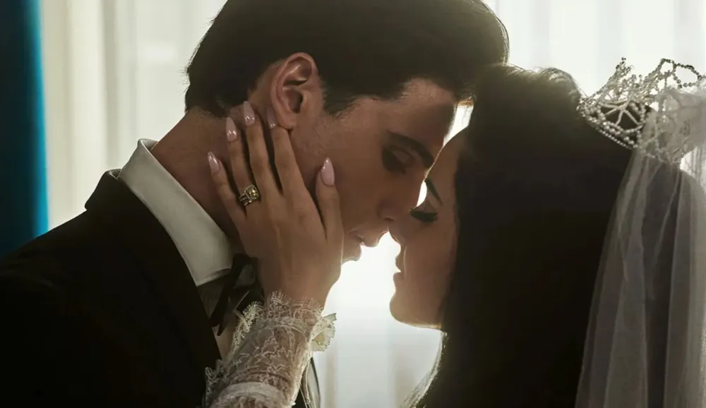 Jacob Elordi y Cailee Spaeny como Elvis y Priscilla