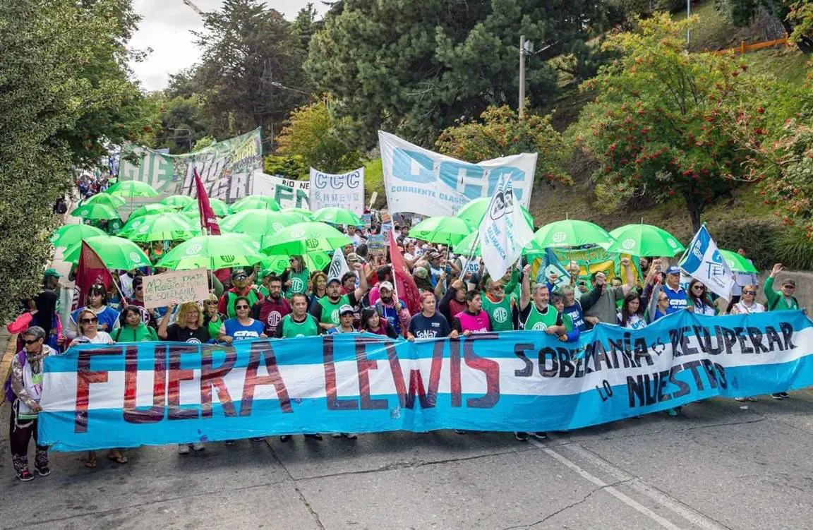 La Marcha por la Soberanía se prepara para desafiar el poder de Lewis en la Patagonia