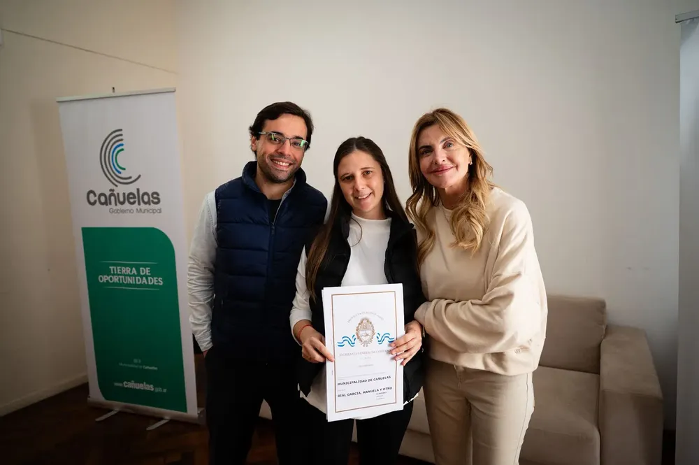 Fassi entregó escrituras.