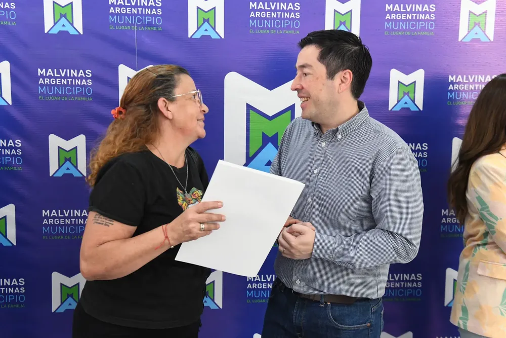 Nardini entregó habilitaciones a comercios locales 2