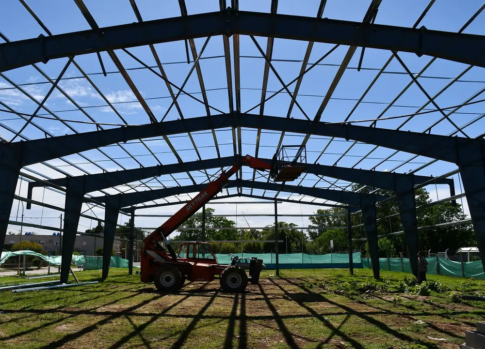 Importantes avances en el natatorio municipal de Navarro.