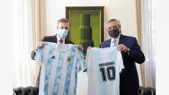 Cerruti desmintió a Adorni: el seguro de los cuadros en Olivos es “en pesos y anual”