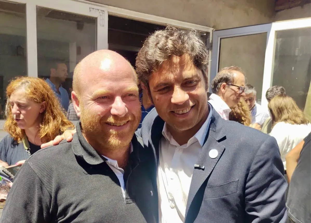 El intendente Walter Wischnivetzky junto al gobernador Axel Kicillof