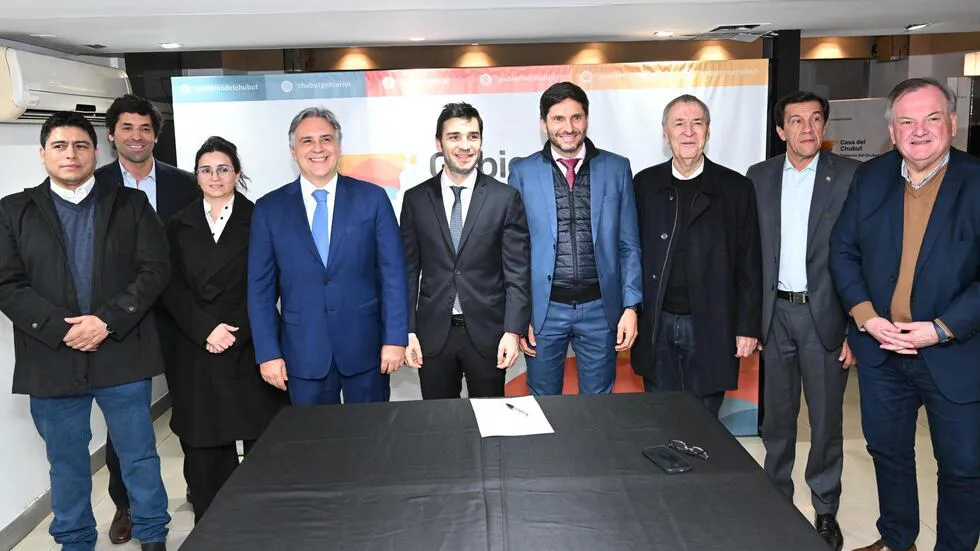 Gobernadores junto a Schiaretti