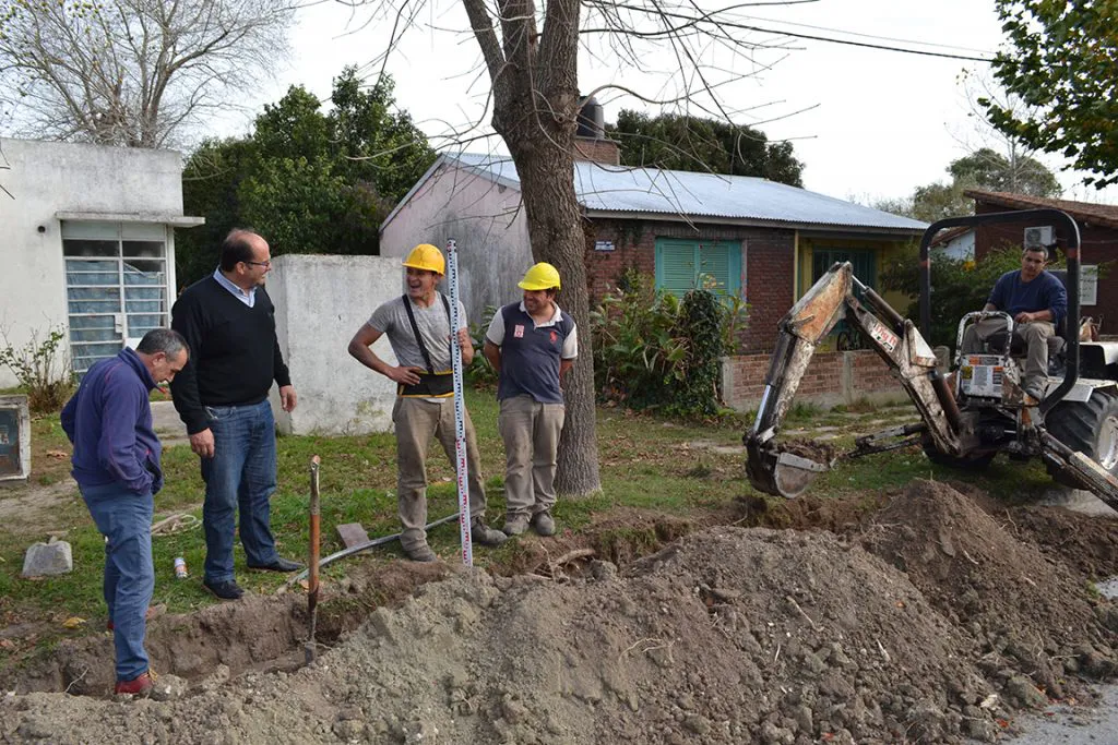 El intendente Héctor Olivera se mostró satisfecho con el avance de las obras de la red de cloacas