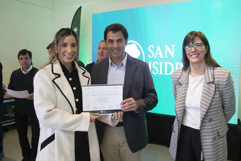 Reconocimiento a los nuevos profesionales de la salud egresados de sus hospitales