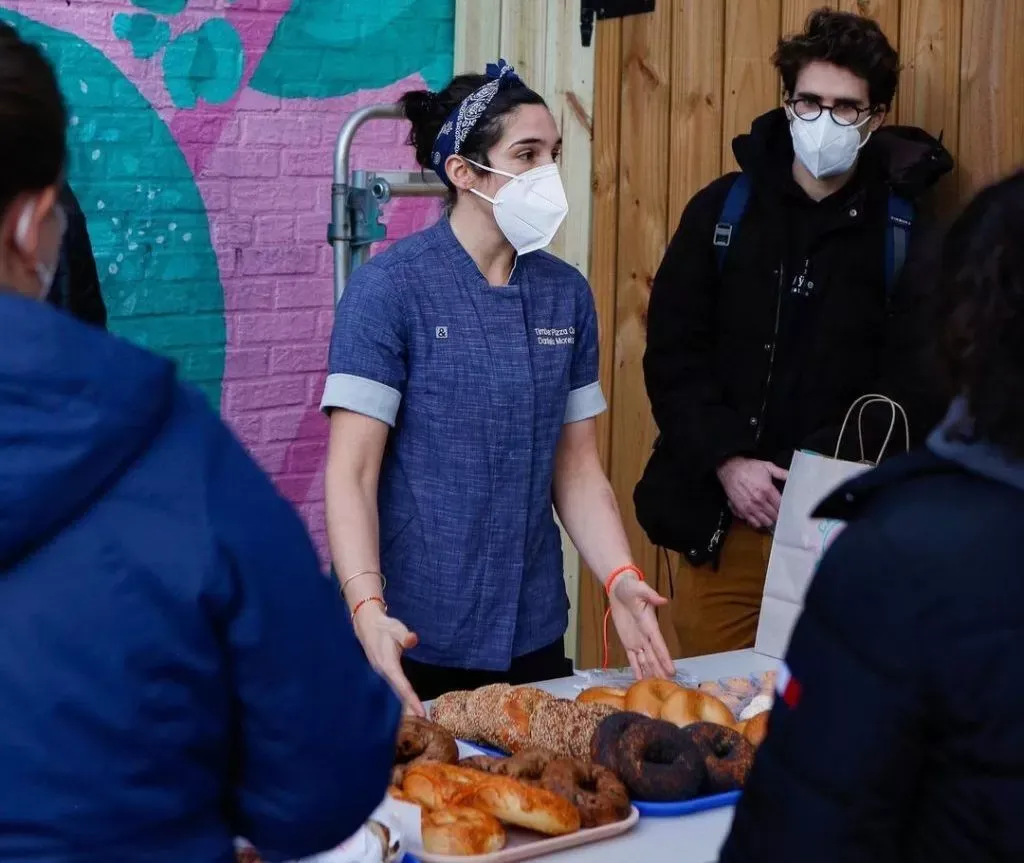 “Una rosquita, please”: En su primer domingo como presidente, Biden eligió a una chef argentina