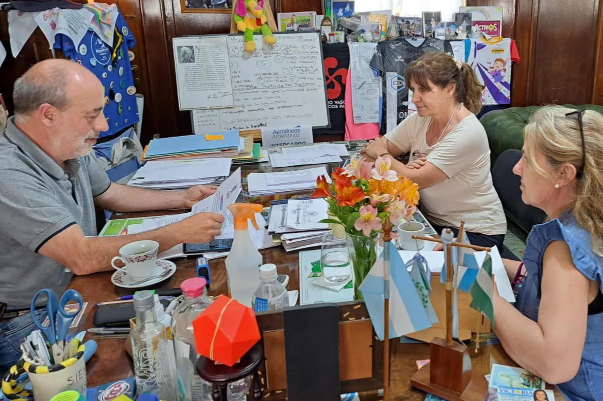 Curutchet recibió a la secretaría de Gestión Pública, Viviana Mignani, y a Érica Cabrera de Relaciones Internacionales