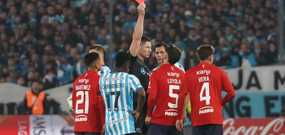 Polémicas y bronca: Racing e Independiente no se sacan ventaja