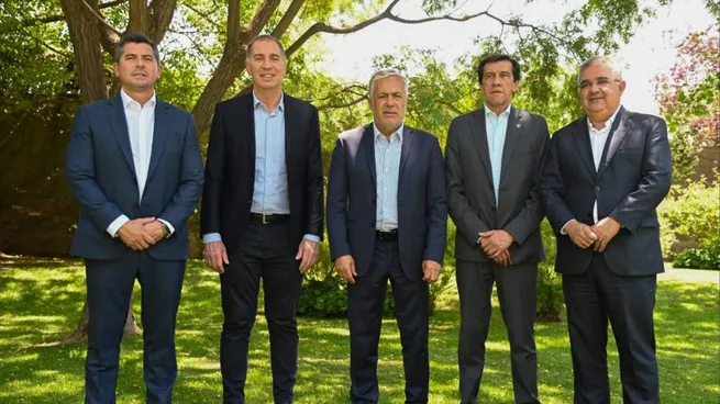 Diego Santilli junto a gobernadores