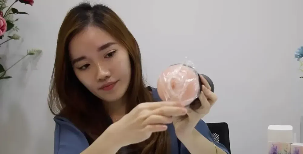 Lanzan el primer preservativo unisex del mundo: ¡Mirá cómo queda puesto!