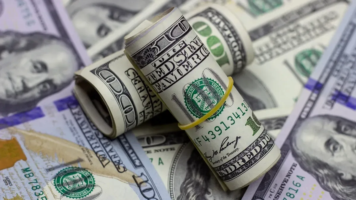 Dolares